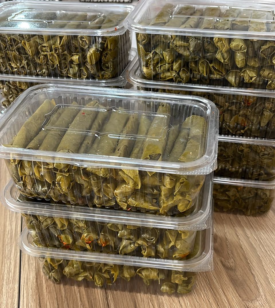Paketlenmiş zeytinyağlı yaprak sarmalar